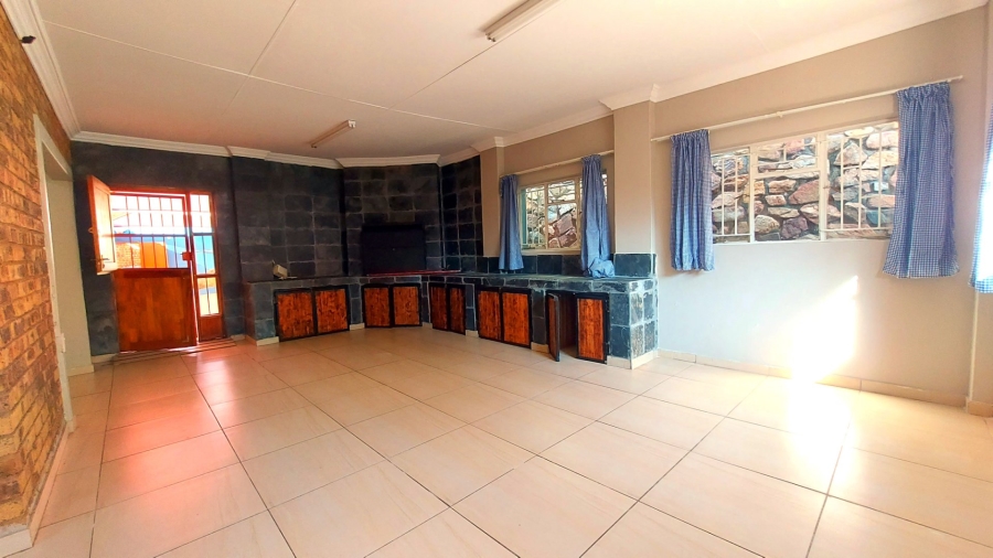 6 Bedroom Property for Sale in Ifafi North West